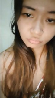 Tiya buka baju liatin tetek