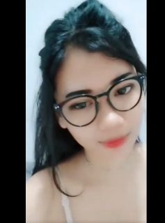 Kak Manda remes toket bulet