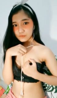 Kak Lani buka baju beha hitam sexy