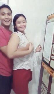 Rina pamer tetek depan suami