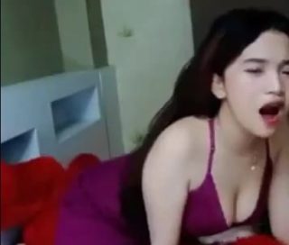 Putri Nia Mendesah Joget Hot di BIGO