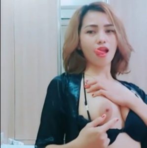 Gadis Pirang show Uting Mango Live Barbar