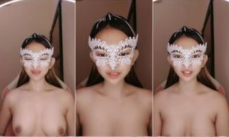 Lea Bella Telanjang Dada