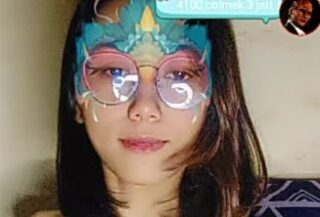 Elly Telanjang Dada Host Tocil Cakep