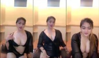 Zara Semakin Menggoda Susu Basah Pose Nakal