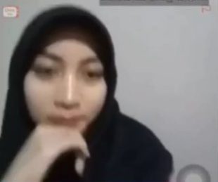 Ukhti Cantik Lepas Jilbab Remas Uting OME TV