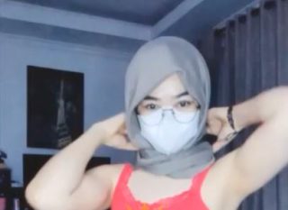 Muti Hijabers Nyepong Tits Fuck Bareng Pacarnya