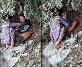 Ngintip Sejoli lagi Mesum di Semak-semak