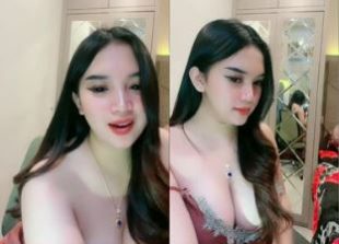 Room Lock Naya Mango Pamer Belahan Tetek Gak Sebar2 Dulu